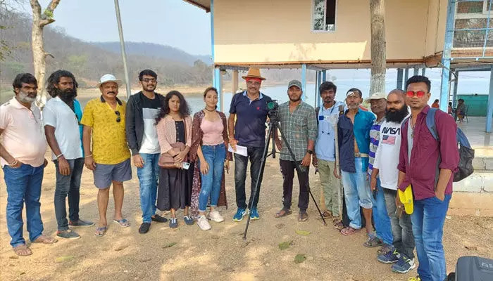 దూసుకుపోతున్న లక్నవరం గెస్ట్ హౌస్.. సినీ రంగాన్ని ఆకర్షిస్తున్న ములుగు దూసుకుపోతున్న లక్నవరం గెస్ట్ హౌస్.. సినీ రంగాన్ని ఆకర్షిస్తున్న ములుగు
