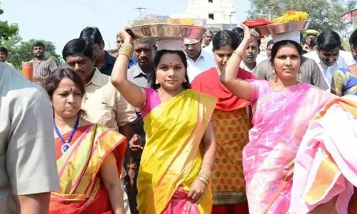 దుర్గామాతకు ఎంపీ కవిత భారీ విరాళం