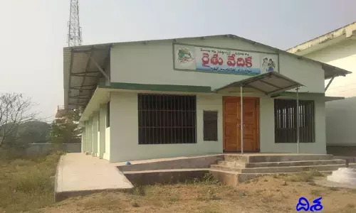 నిర్లక్ష్యానికి గురవుతున్న రైతు వేదికలు.. పట్టించుకోని అధికారులు