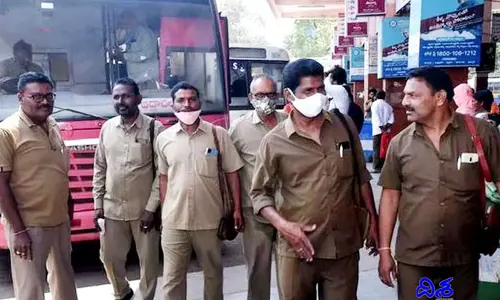 నిరసన చేస్తాం.. కానీ సమ్మెలో పాల్గొనలేం: ఆర్టీసీ కార్మికులు