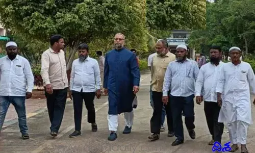 బోదన్ అల్లర్లలో అరెస్ట్ అయిన వారితో ఓవైసీ ములాఖాత్..
