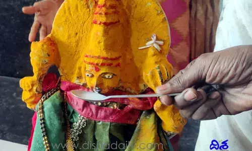 పాలు తాగిన పార్వతీ దేవి అమ్మవారి విగ్రహం