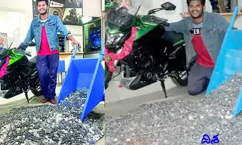 బైక్ వెరైటీగా కొన్నాడు... 10 గంటలు చుక్కలు చూసిన షోరూమ్ సిబ్బంది