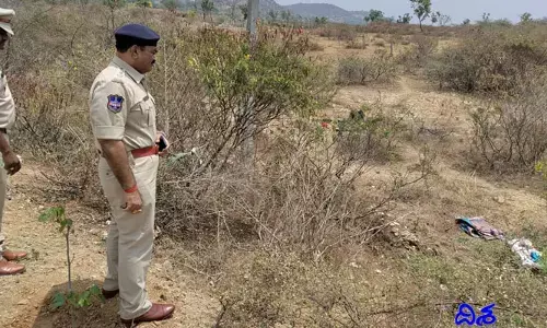 దారుణం.. సంచిలో తల, కాళ్లు, చేతులు లేని ఓ మహిళ మృతదేహం