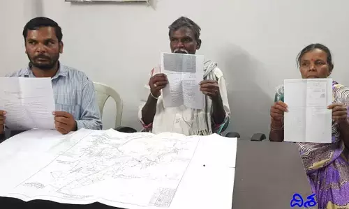 వ్యవసాయ భూమిపై ఆ పార్టీ నేత కన్ను.. విలేకరుల సమావేశంలో రైతు ఆవేదన