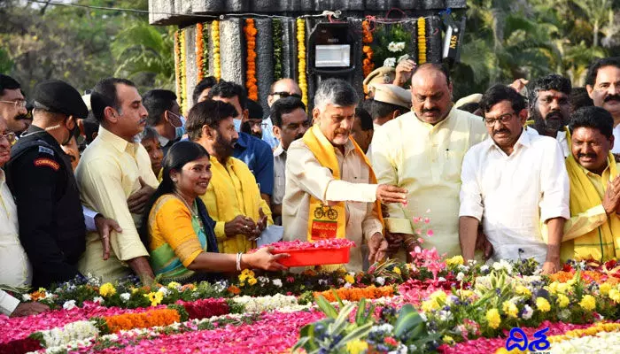 ఎన్నికల్లో 40 శాతం యువతకే టికెట్లు.. పిలుపునిచ్చిన చంద్రబాబు ఎన్నికల్లో 40 శాతం యువతకే టికెట్లు.. పిలుపునిచ్చిన చంద్రబాబు