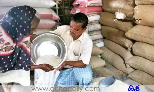 శుభవార్త చెప్పిన సీఎం.. ఇక నుంచి మీ ఇంటి వద్దకే రేషన్