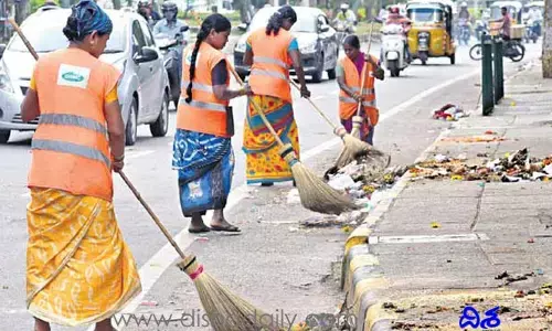 అస్తవ్యస్తం కానున్న శానిటేషన్.. ఆరు సర్కిళ్లలో ఏఎంసీ లకు బాధ్యతలు