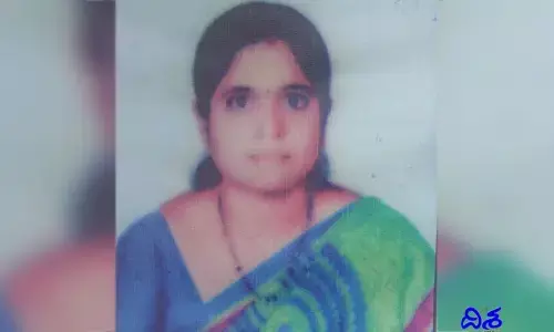 బస్సులోనే మహిళా కండక్టర్ మృతి