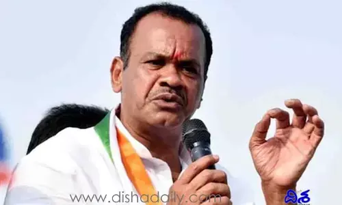BREAKING: బస్సు యాత్ర చేయడానికి కేసీఆర్‌కు సిగ్గుండాలె: మంత్రి కోమటి‌రెడ్డి వెంకట్‌రెడ్డి ఫైర్