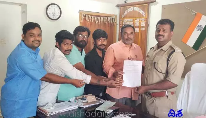 తీన్మార్ మల్లన్నపై చర్యలు తీసుకోవాలి: టీఆర్ఎస్ నేతలు తీన్మార్ మల్లన్నపై చర్యలు తీసుకోవాలి: టీఆర్ఎస్ నేతలు