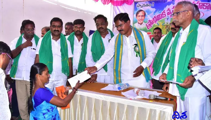 రైతులకు శుభవార్త.. పూర్తిస్థాయిలో రుణమాఫీ.. ఎప్పుడంటే..? రైతులకు శుభవార్త.. పూర్తిస్థాయిలో రుణమాఫీ.. ఎప్పుడంటే..?