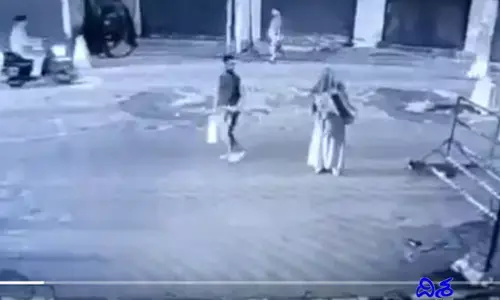సీఆర్పీఎఫ్ బంకర్‌పై పెట్రోల్ బాంబ్ విసిరిన మహీళా ఉగ్రవాది