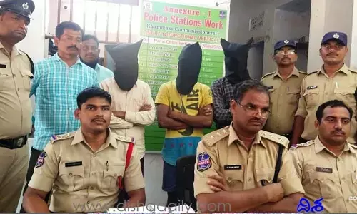 ఆయుధాలు కల్గి ఉన్న యువకులు అరెస్ట్.. కీలక వివరాలు వెల్లడించిన ఏసీపీ