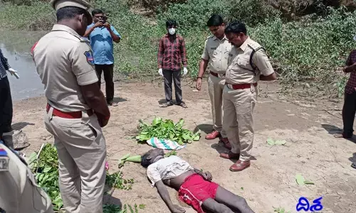 అనుమానస్పద స్థితిలో వ్యక్తి మృతి.. ఉరి వేసి ఆ తర్వాత..