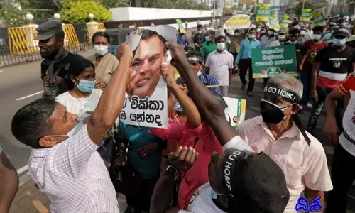 ఆ దేశంలో కనీవినీ ఎరుగని స్థాయిలో ఆర్థిక సంక్షోభం.. యుద్ధం ప్రకటిస్తున్న ప్రజలు