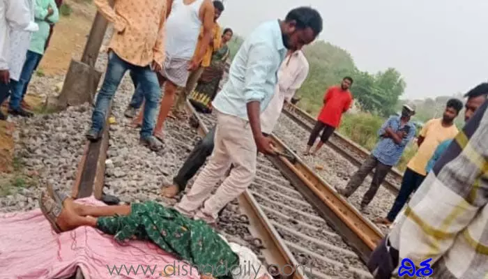 ఇంటి స్థలం పోతుందనే భయంతో ఆత్మహత్య ఇంటి స్థలం పోతుందనే భయంతో ఆత్మహత్య