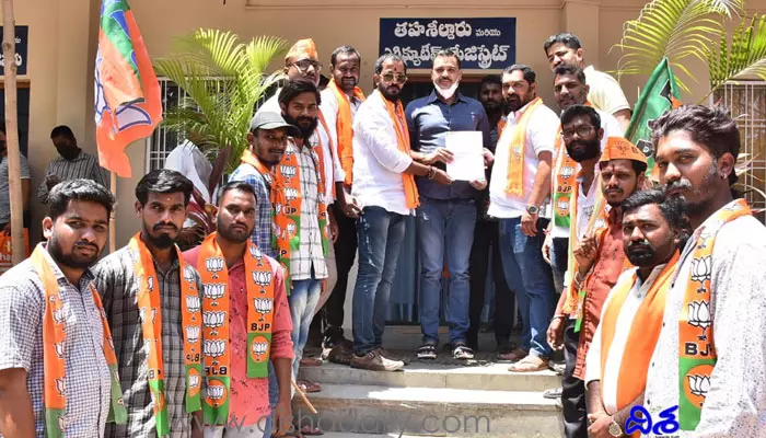 పెంచిన విద్యుత్ చార్జీలను వెంటనే తగ్గించాలి