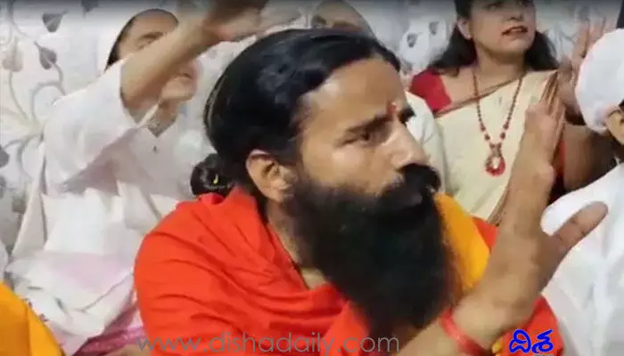 పెట్రోల్ ధరపై ప్లేట్ ఫిరాయించి, ప్రశ్నించిన జర్నలిస్టుపై రామ్దేవ్బాబా ఫైర్! (వీడియో) పెట్రోల్ ధరపై ప్లేట్ ఫిరాయించి, ప్రశ్నించిన జర్నలిస్టుపై రామ్దేవ్బాబా ఫైర్! (వీడియో)