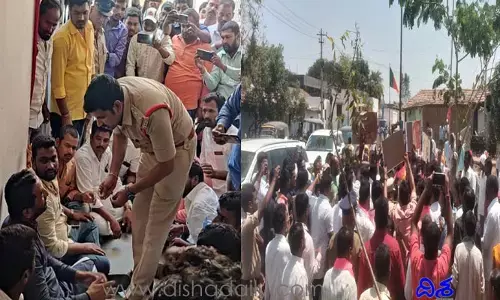 బీజేపీ ఎమ్మెల్యేకు షాక్.. అభివృద్ధి కార్యక్రమాలకు వెళ్లకుండా అడ్డుకున్న టీఆర్ఎస్