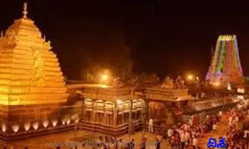 భక్తులు vs వ్యాపారస్తులు.. శ్రీశైలంలో భారీ ఘర్షణ..  జోక్యం చేసుకున్న కర్ణాటక సీఎం