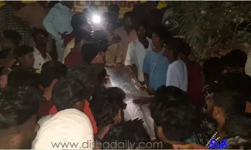 పురుగుల మందు తాగి యువకుడు ఆత్మహత్య.. అతడి వల్లే అంటూ కుటుంబ సభ్యుల ఆందోళన!