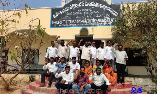 మర్రిగూడ ఎమ్మార్వో ఆఫీసులో ఉద్రిక్తత.. రోడ్డెక్కిన 16 గ్రామాల సర్పంచ్‌లు