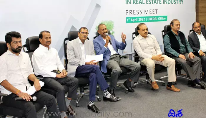 భారీగా పెరిగిన సిమెంటు ధరలు.. రియల్ ఎస్టేట్ పనులు నిలిపివేత!