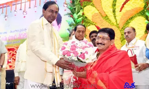 ప్రగతిభవన్‌లో ఉగాది వేడుకలు.. కేసీఆర్ సమక్షంలో సంతోష్ కుమార్ శాస్త్రీ కీలక వ్యాఖ్యలు