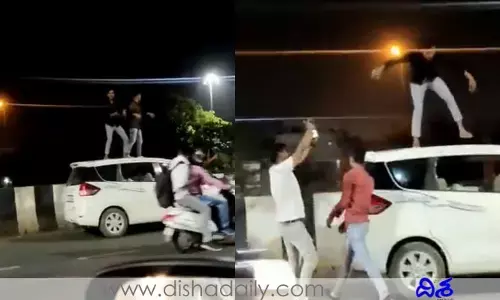 ఫుల్లుగా తాగి నడుస్తున్న కారుపై డ్యాన్స్.. రూ. 20 వేల ఫైన్ (వీడియో)
