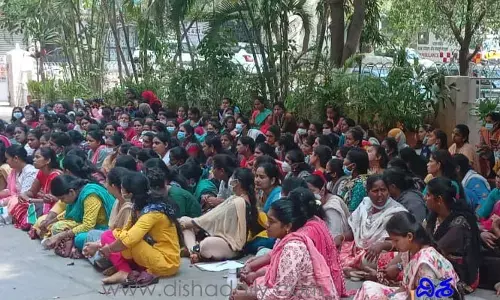 నిమ్స్​లో  కొనసాగుతున్న నర్సుల ధర్నా
