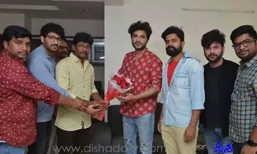 ఆన్ ది వే టైటిల్ లోగో విడుదల చేసిన డీజే టిల్లు హీరో..