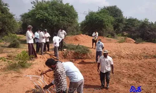 ఉపాధి నిధులకు కేంద్రం బ్రేక్..​  ఆగిపోయిన రూ. 500 కోట్ల నిధులు