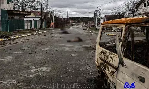 రష్యా బలగాలు ఉపసంహరణ.. వీధుల్లో మృతదేహాలు