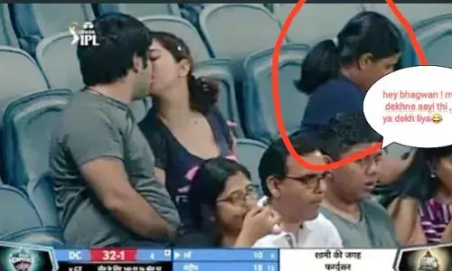 IPL మ్యాచ్‌లో కిస్సింగ్ సీన్.. దుమ్ములేపుతున్న మీమ్స్
