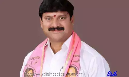 రెండు పడవలపై ప్రయాణం.. ఈ సారి ఎన్నికల్లో ఎటువైపో