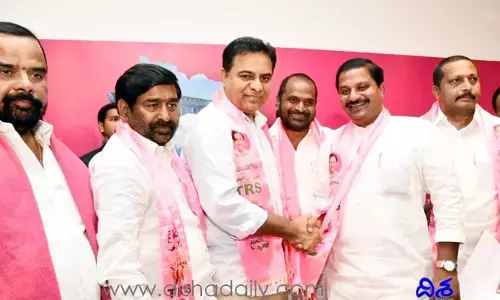 టీఆర్ఎస్‌కు షాక్.. బీజేపీలో చేరనున్న కీలక నేత