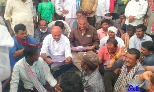 ప్రభుత్వంపై కాంగ్రెస్ ఫైర్.. రైతులను మోసం చేస్తున్నారంటూ..
