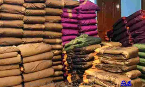 200 కలర్స్, 20 డిజైన్లతో బతుకమ్మ చీరలు