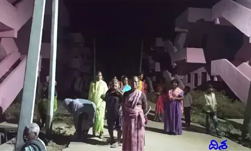 వర్గపోరుతో ఆగిన ఇళ్ల పంపకం.. రాత్రికి రాత్రే ఆక్రమించిన గ్రామస్తులు