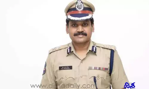 డ్రైవింగ్‌లో హెడ్ ఫోన్స్ వాడుతున్నారా..! సీపీ స్టీఫెన్ రవీంద్ర కీలక సూచన