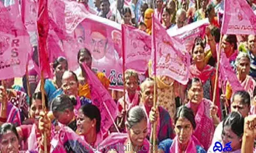 కొనసాగుతున్న టీఆర్‌ఎస్ ఆందోళనలు.. హైవేల దిగ్భంధం