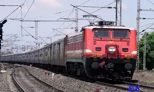 Railway Jobs: టెన్త్ అర్హతతో రైల్వేలో 2972 ఉద్యోగాలు.. త్వరపడండి