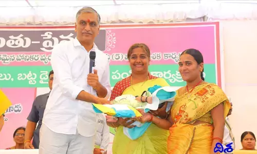 ఆడబిడ్డల ఆరోగ్య పరిరక్షణ కోసంరుతు ప్రేమ.. రుతు స్రావంపై మంత్రి అవగాహన సదస్సు
