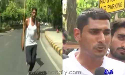 ఆర్మీ రిక్రూట్‌మెంట్ లేద‌ని నిర‌స‌న‌గా ఇలా చేశాడు..?! (వీడియో)