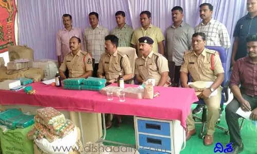 నకిలీ టీ పొడి, నిషేధిత గుట్కా పట్టివేత