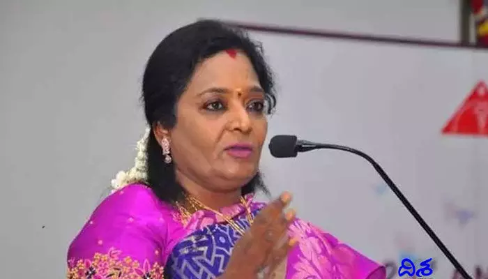 Tamilisai: అన్ని విషయాలు మీడియాతో చెప్పలేను.. అమిత్షాతో భేటీ అనంతరం తమిళి సై Tamilisai: అన్ని విషయాలు మీడియాతో చెప్పలేను.. అమిత్షాతో భేటీ అనంతరం తమిళి సై