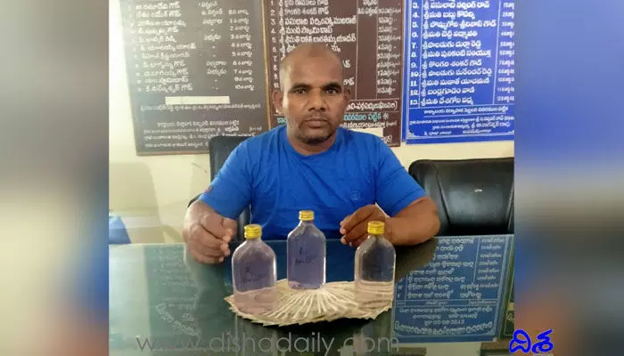 ఏసీబీకి చిక్కిన బిల్ కలెక్టర్ ఏసీబీకి చిక్కిన బిల్ కలెక్టర్