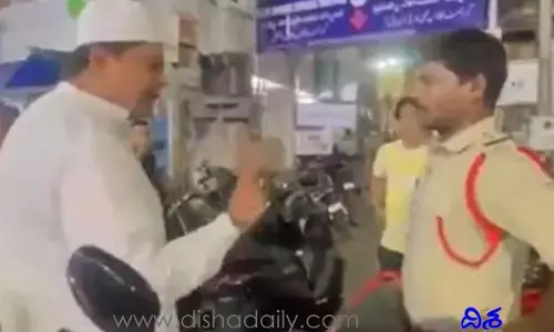 MIM Corporator: అర్థరాత్రి పాతబస్తీలో ఎంఐఎం కార్పొరేటర్ హల్ చల్