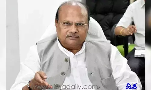 Yanamala Rama Krishnudu: స్థానిక సంస్థలను బలోపేతం చేస్తామంటూ నిధులు లాక్కుంటున్నారు: యనమల